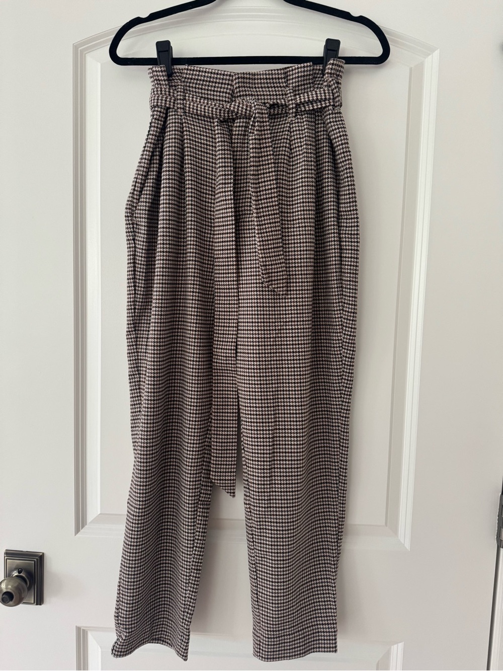 H&M High-Waist Paperbag Houndstooth Trousers - Taupe/Black/brown. Size 6
